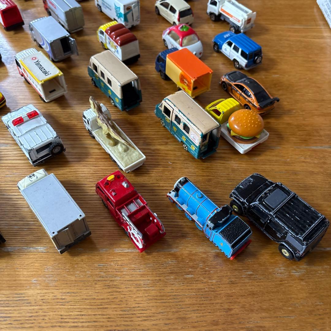 トミカ とミニカー多数と収納ケース70台