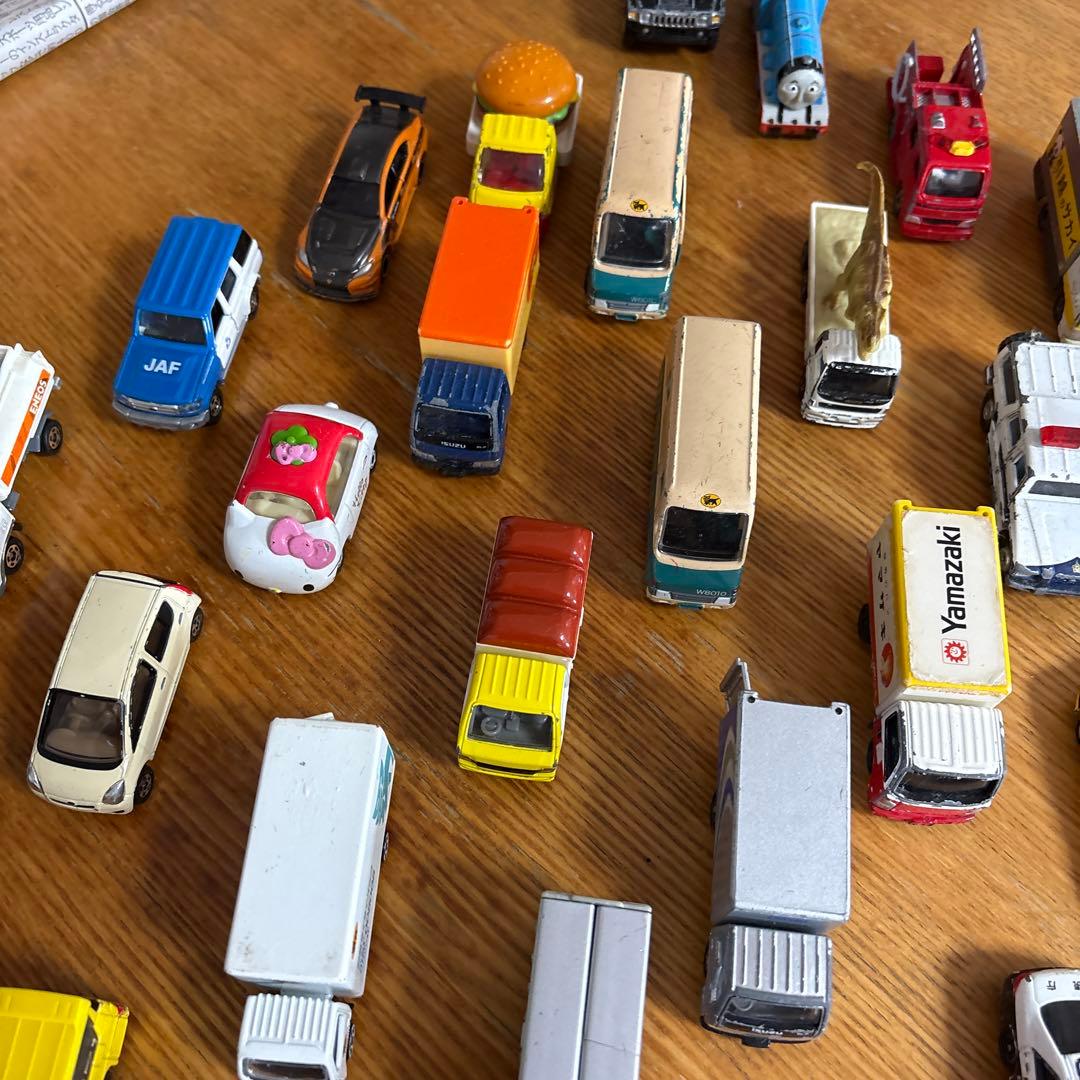 トミカ とミニカー多数と収納ケース70台