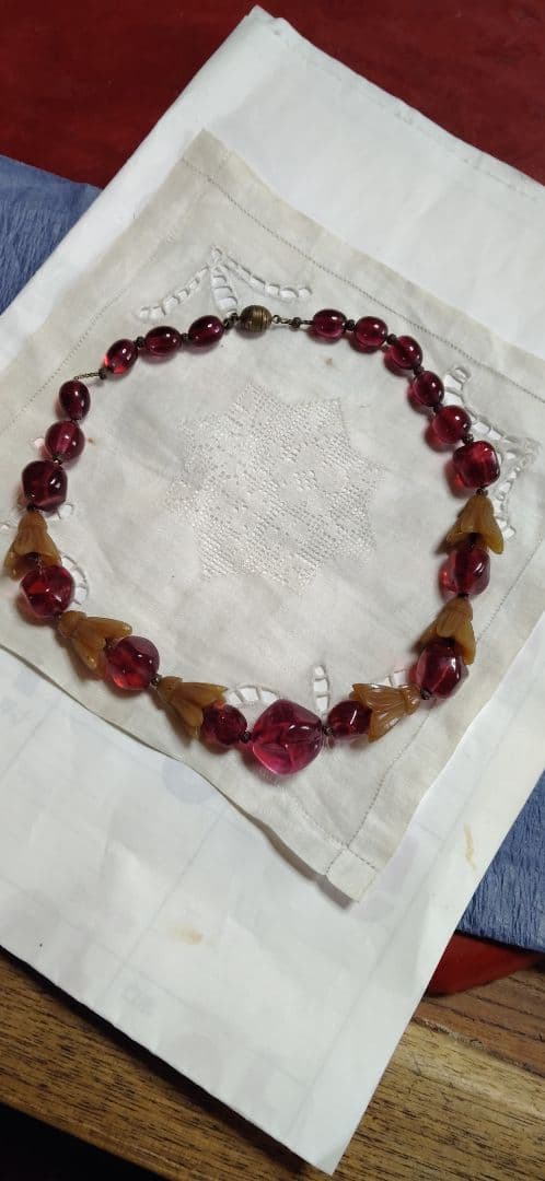 アンティーク　パリで求めたベークライトのネックレス