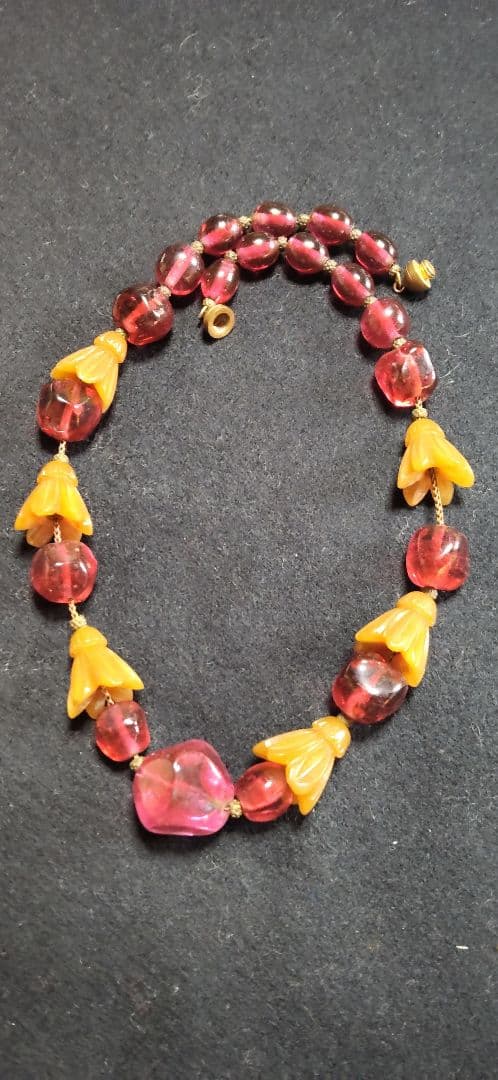 アンティーク　パリで求めたベークライトのネックレス