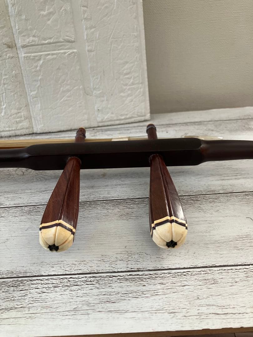 中国の伝統的な擦弦楽器、二胡（にこ）