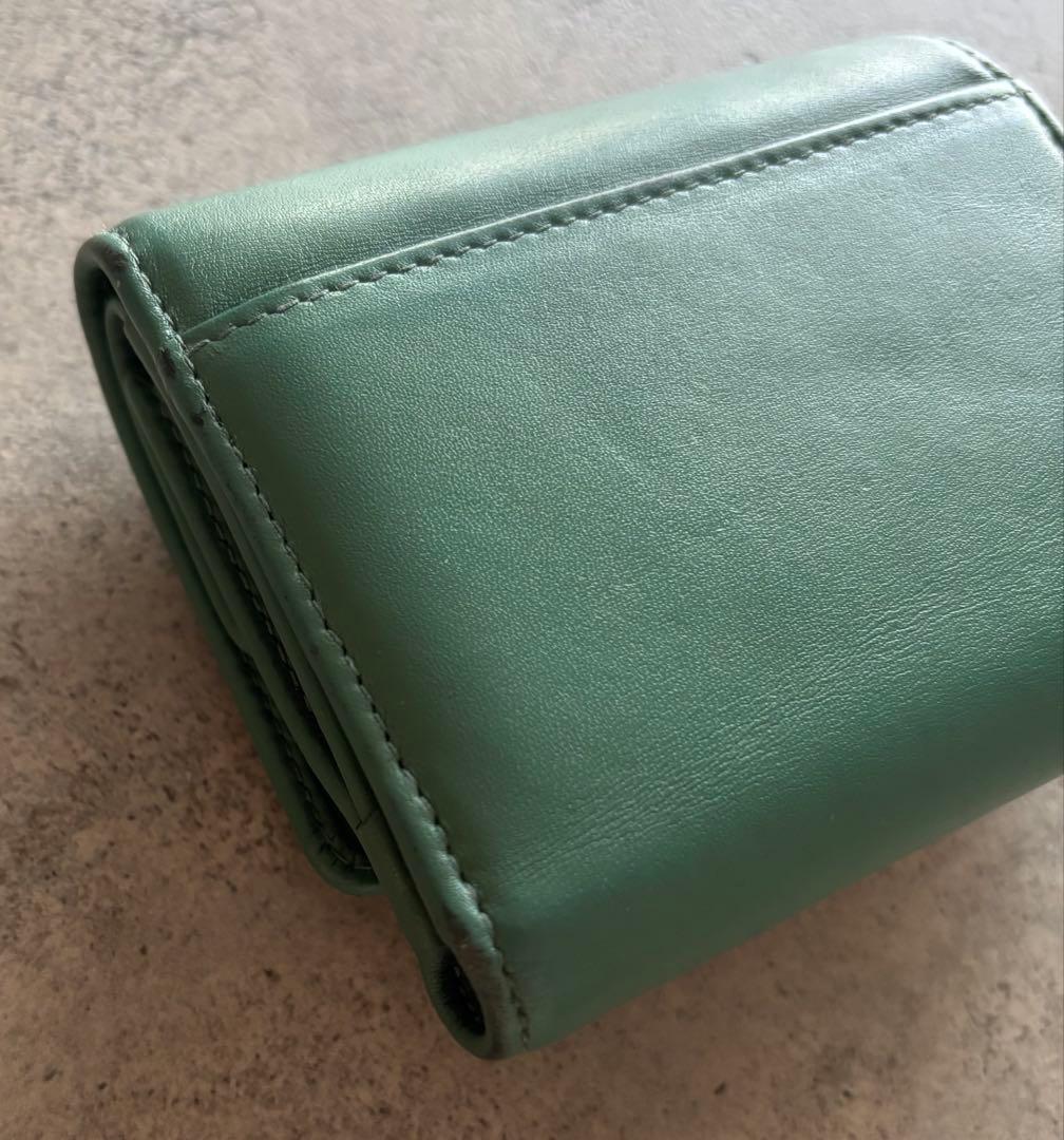 miu miu グリーン三つ折り財布