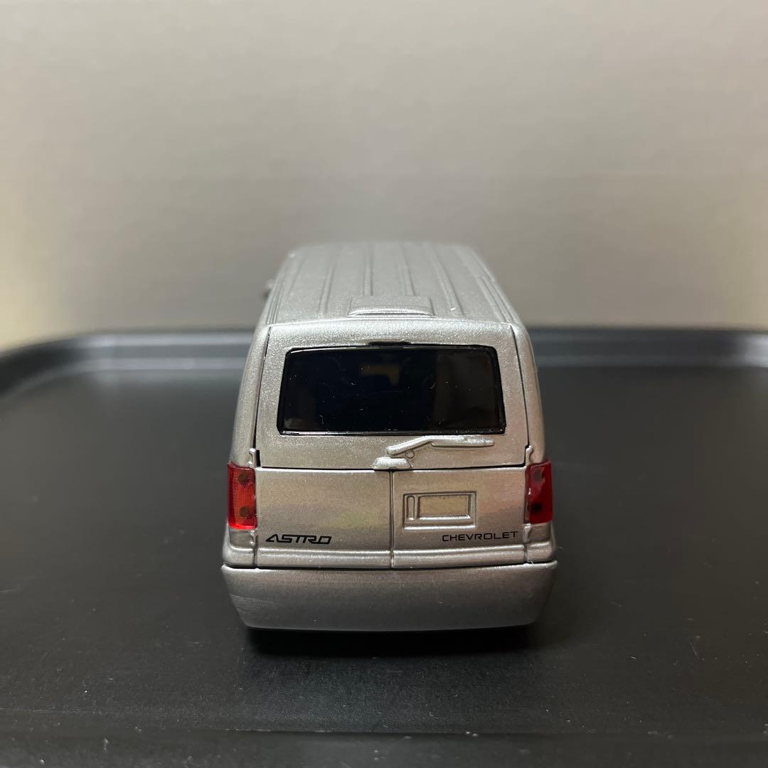 シボレーアストロ　プルバックカー　シルバー