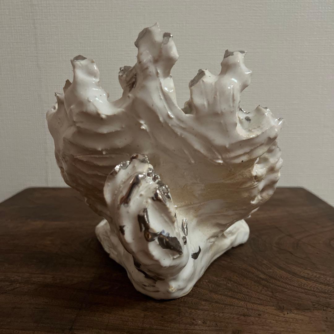 香港現代アートギャラリー 購入 珍しい白い銀彩のシーサー 大嶺工房