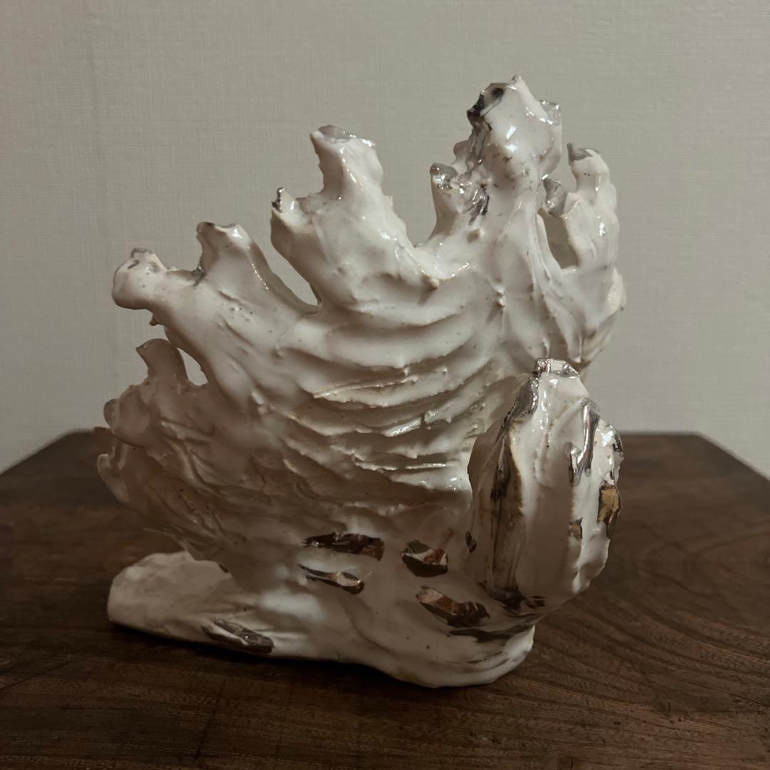 香港現代アートギャラリー 購入 珍しい白い銀彩のシーサー 大嶺工房