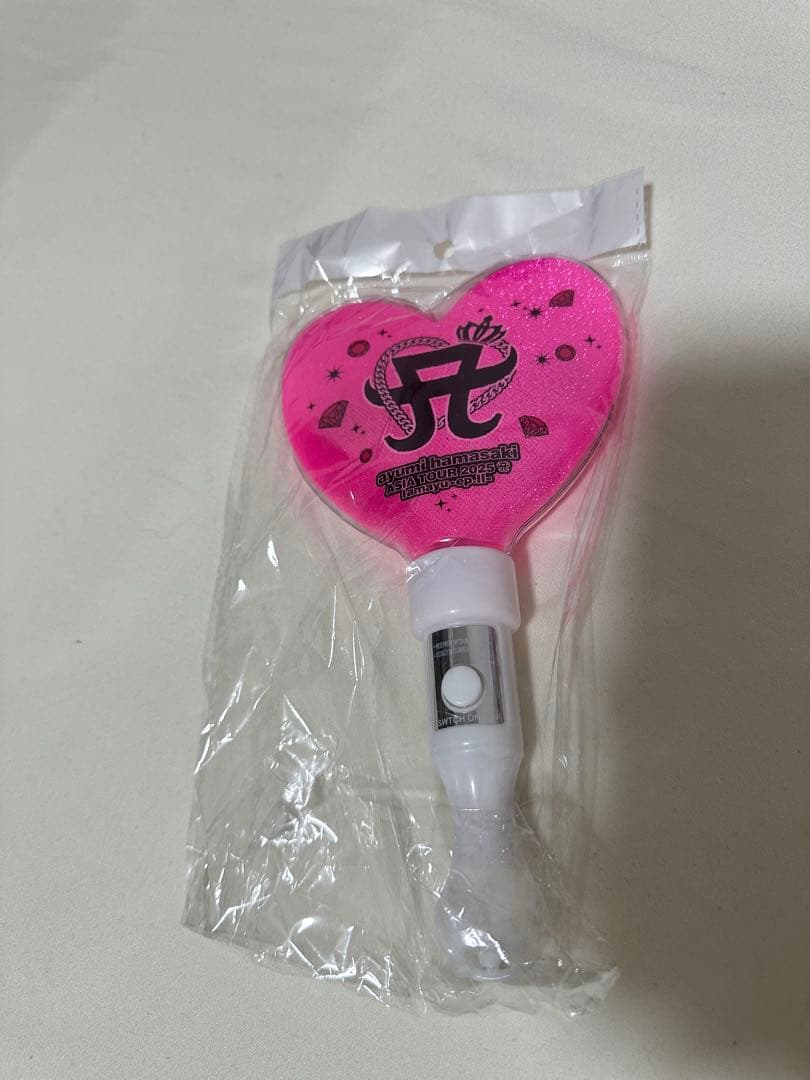 【新品未使用】浜崎あゆみMFCコラボTシャツ北京限定（黒白）ペンライト付き