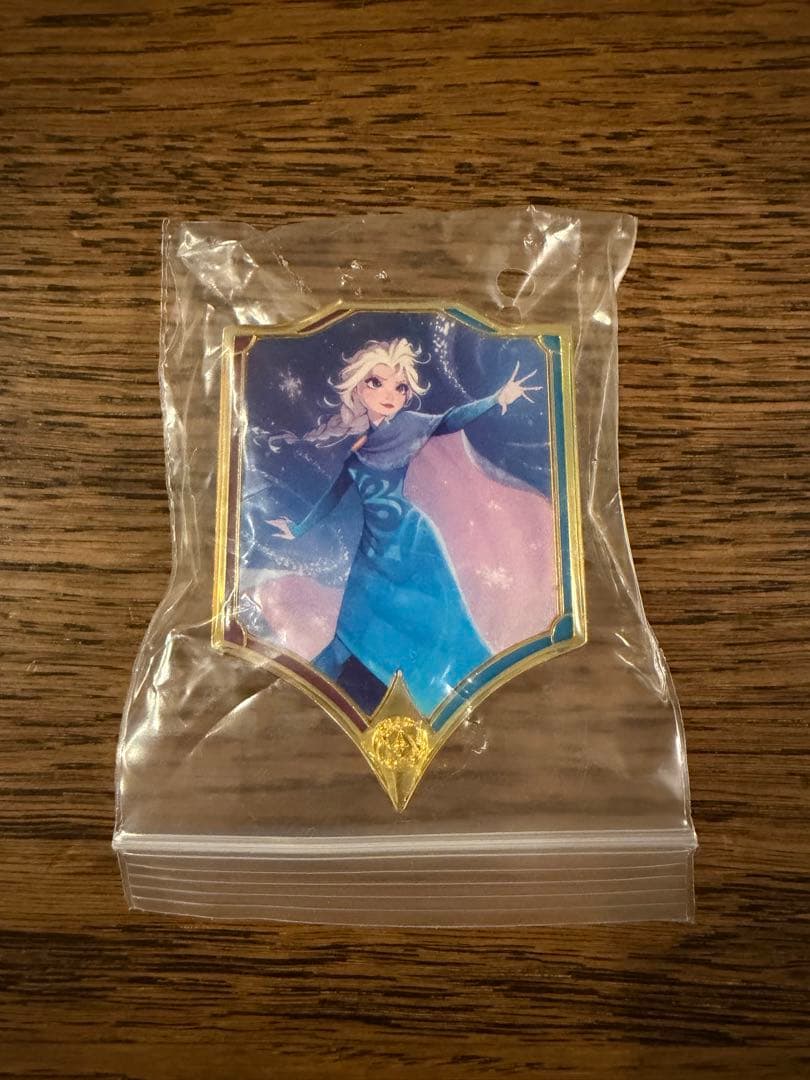 ロルカナ　エルサ　ピンバッジ