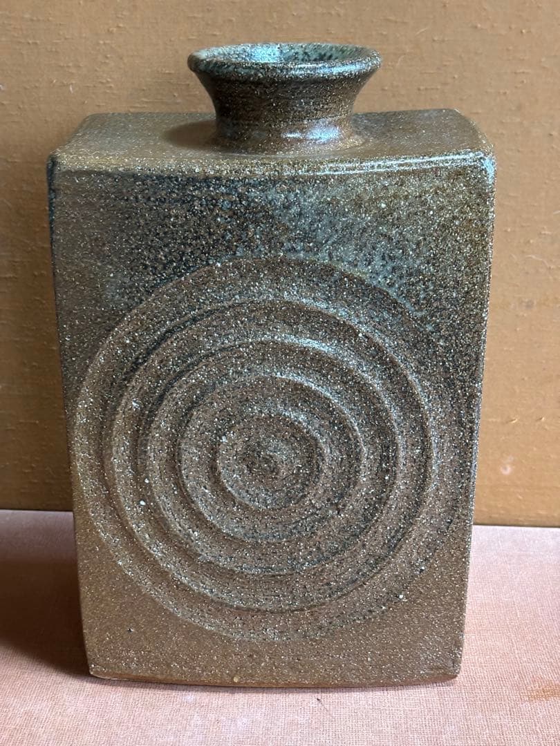 やまちゃん河井寛次郎作鉄釉彫日輪文尺篇壺　森に輝く初日　一品物