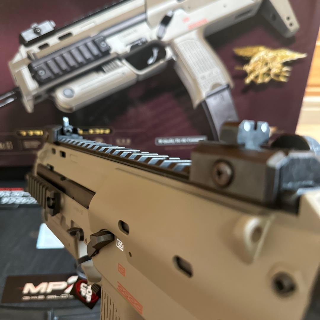 ✨極美品✨東京マルイ MP7A1 タンカラー 18歳以上 ガスブロ