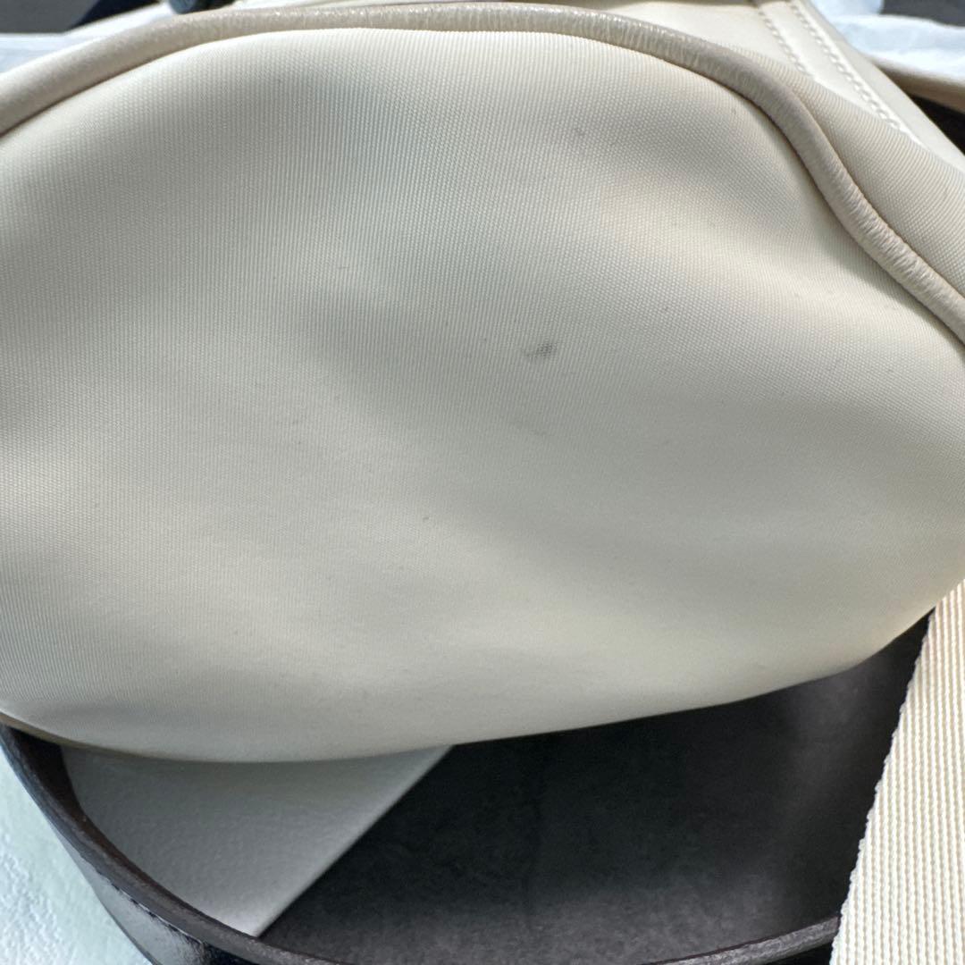 MONCLER アイボリー ショルダーバッグ