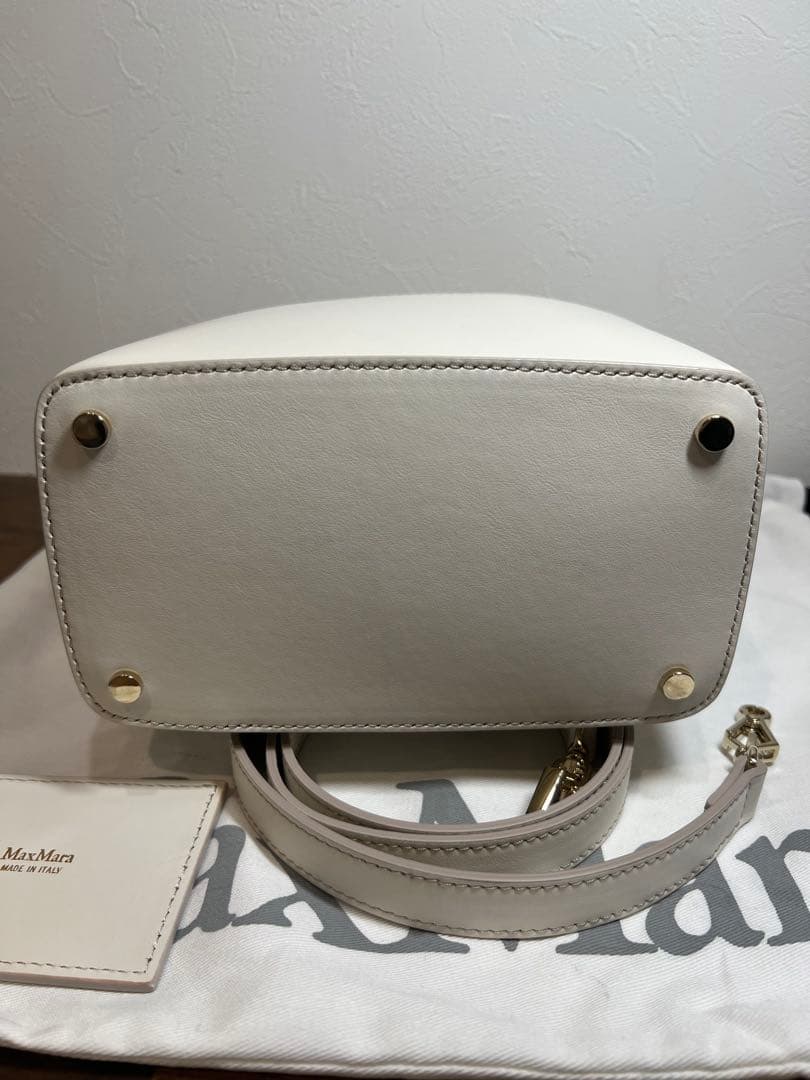 SALEMaxMara ホワイト ショルダーバッグバニティ