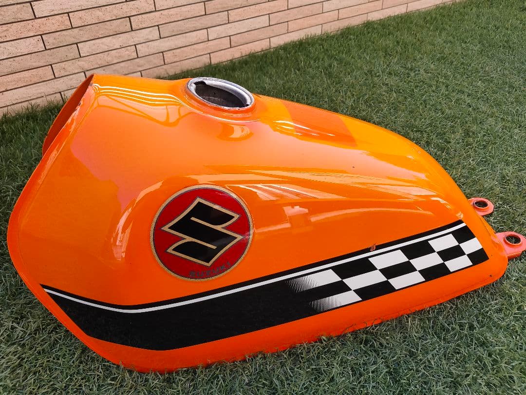 スズキ グラストラッカー ビックボーイ 純正 チェッカーフラッグ タンク