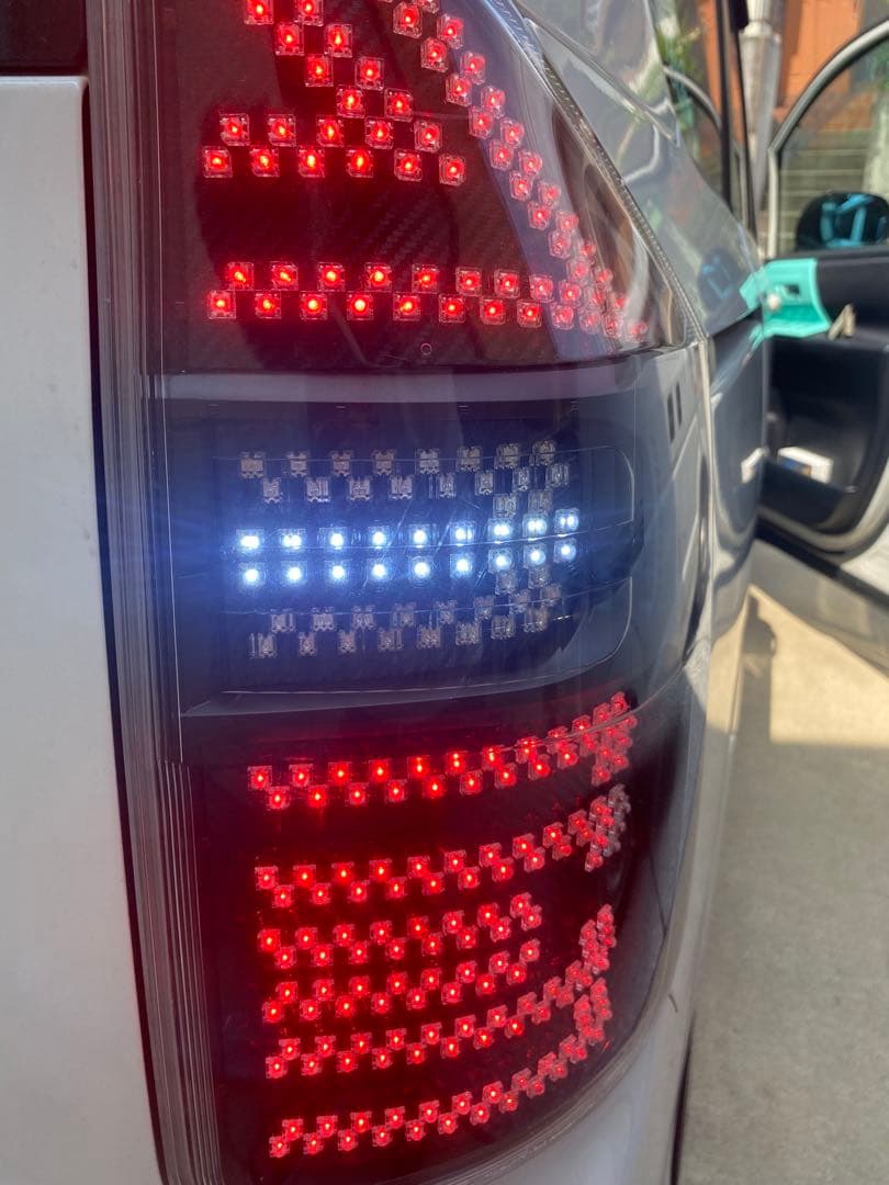 70ヴォクシー&ノア用LEDテールランプ
