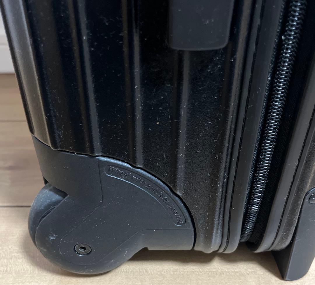 リモワ（TSAロック付） 2輪スーツケースサルサ 851.52ブラック 35L