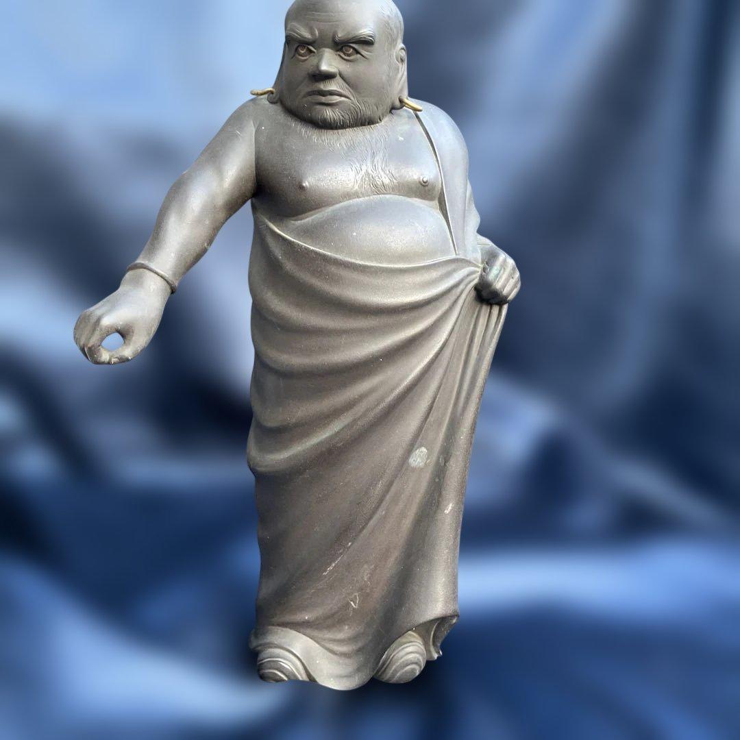 ()だるま大師の達磨像と思われます。