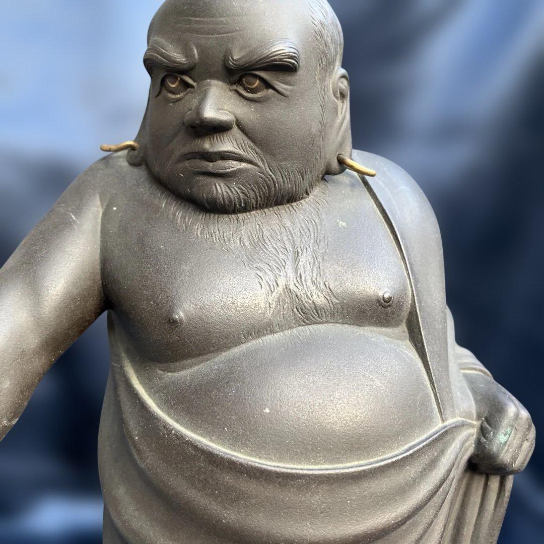 ()だるま大師の達磨像と思われます。