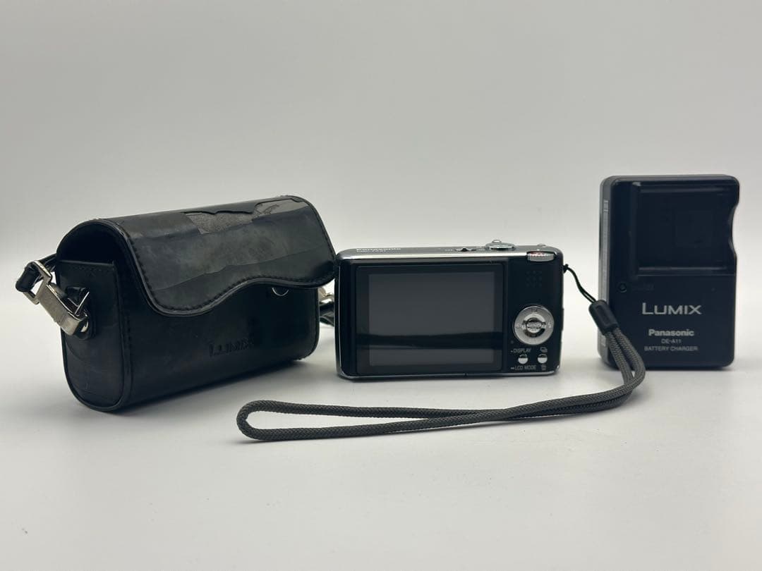 Panasonic LUMIX DMC-FX07 コンパクトデジタルカメラ