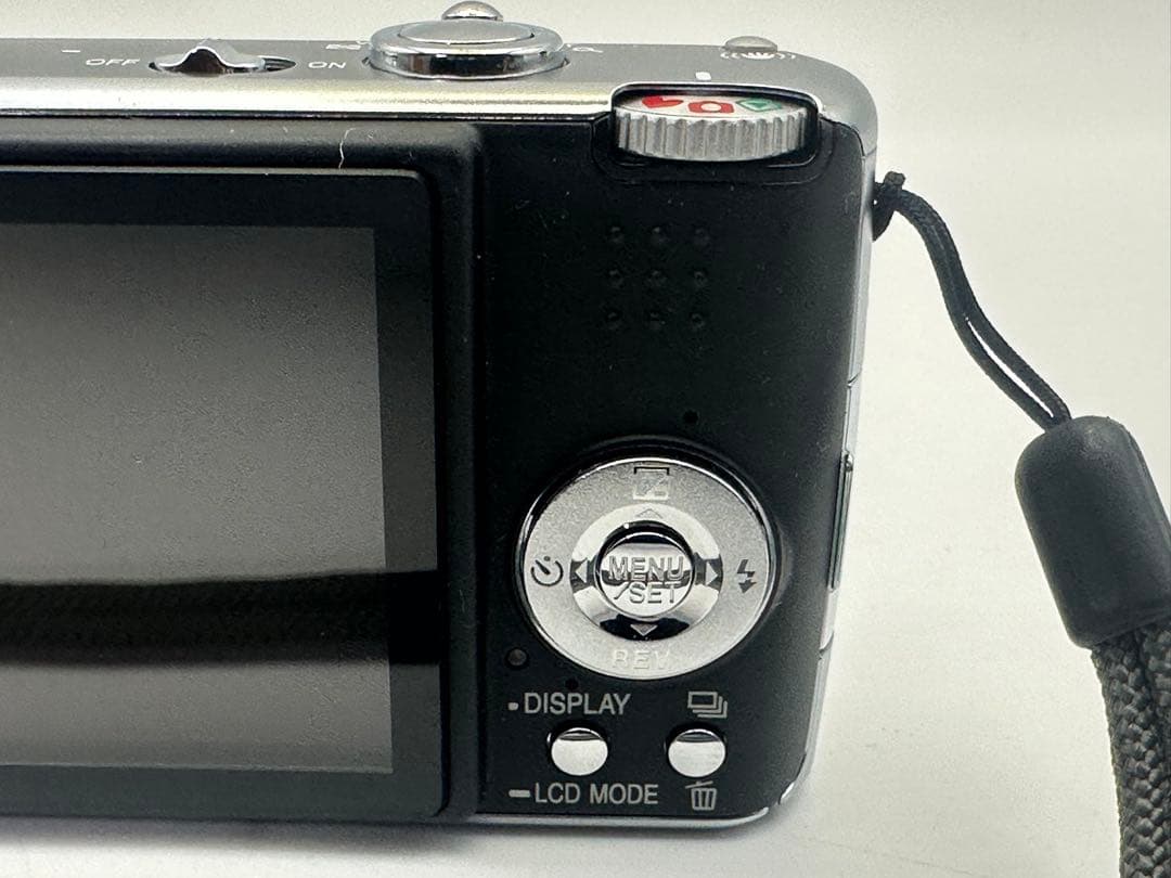 Panasonic LUMIX DMC-FX07 コンパクトデジタルカメラ