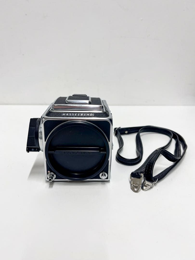 Hasselblad 503CX カメラボディとフィルムマガジンとストラップ