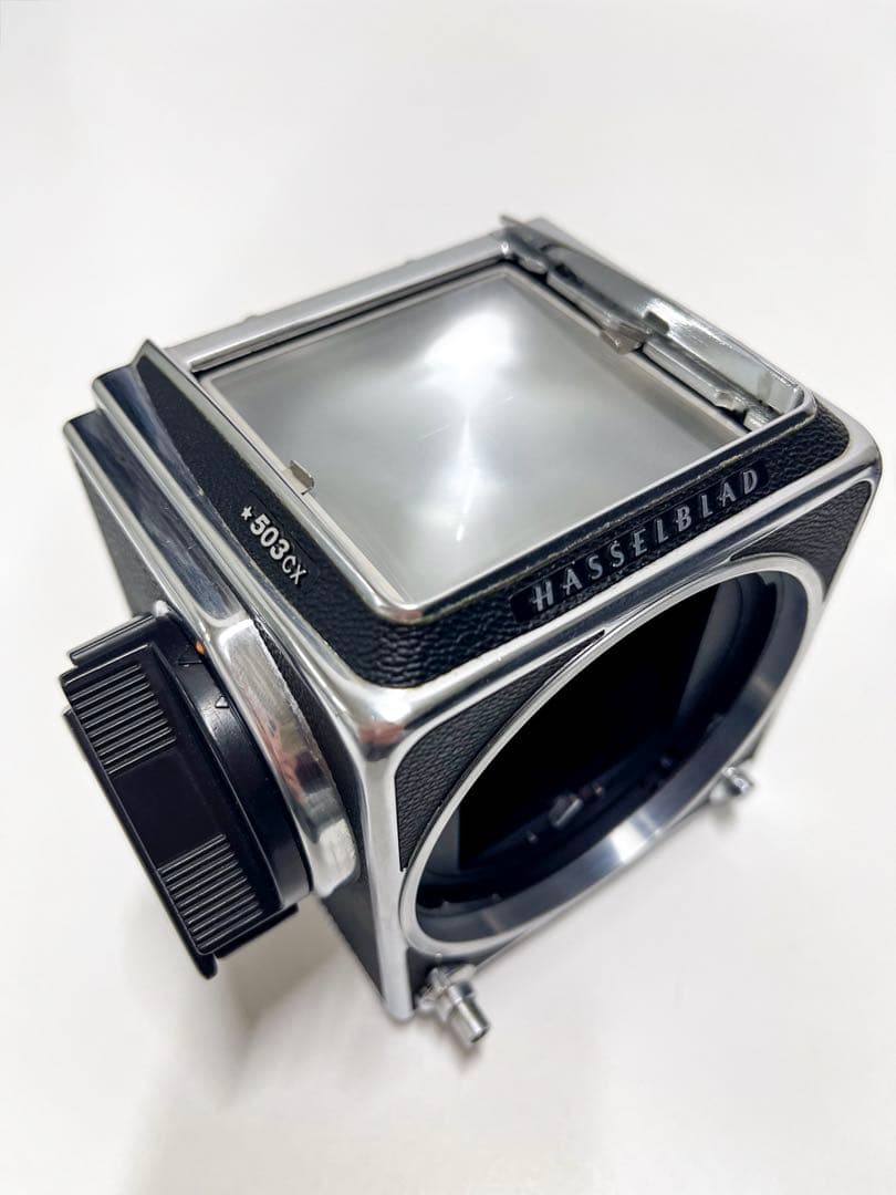 Hasselblad 503CX カメラボディとフィルムマガジンとストラップ