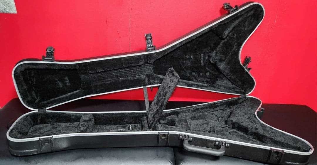 ギター Jackson King V White with Black