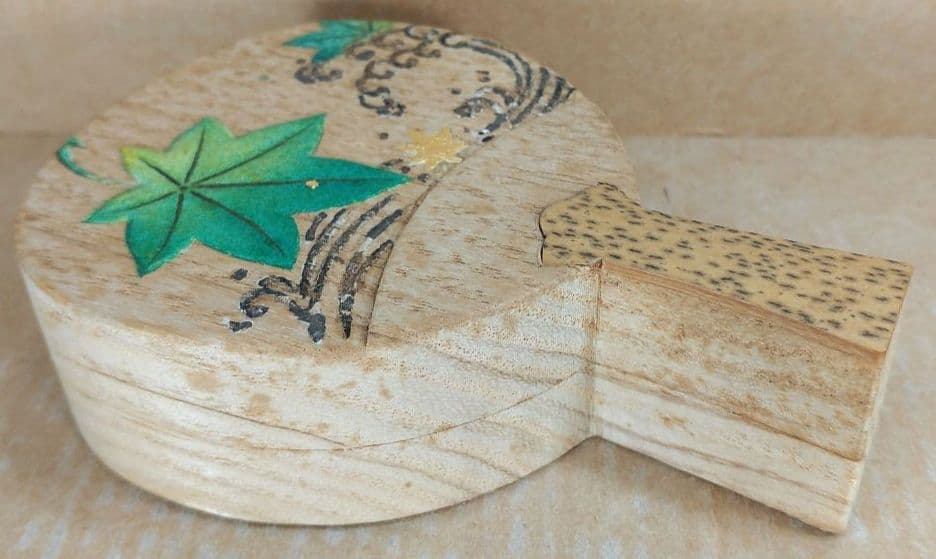 祥桒軒 川本光春 団扇香合(桐木地）裏千家十五代鵬雲斎 書付花押在判共箱 外紙箱