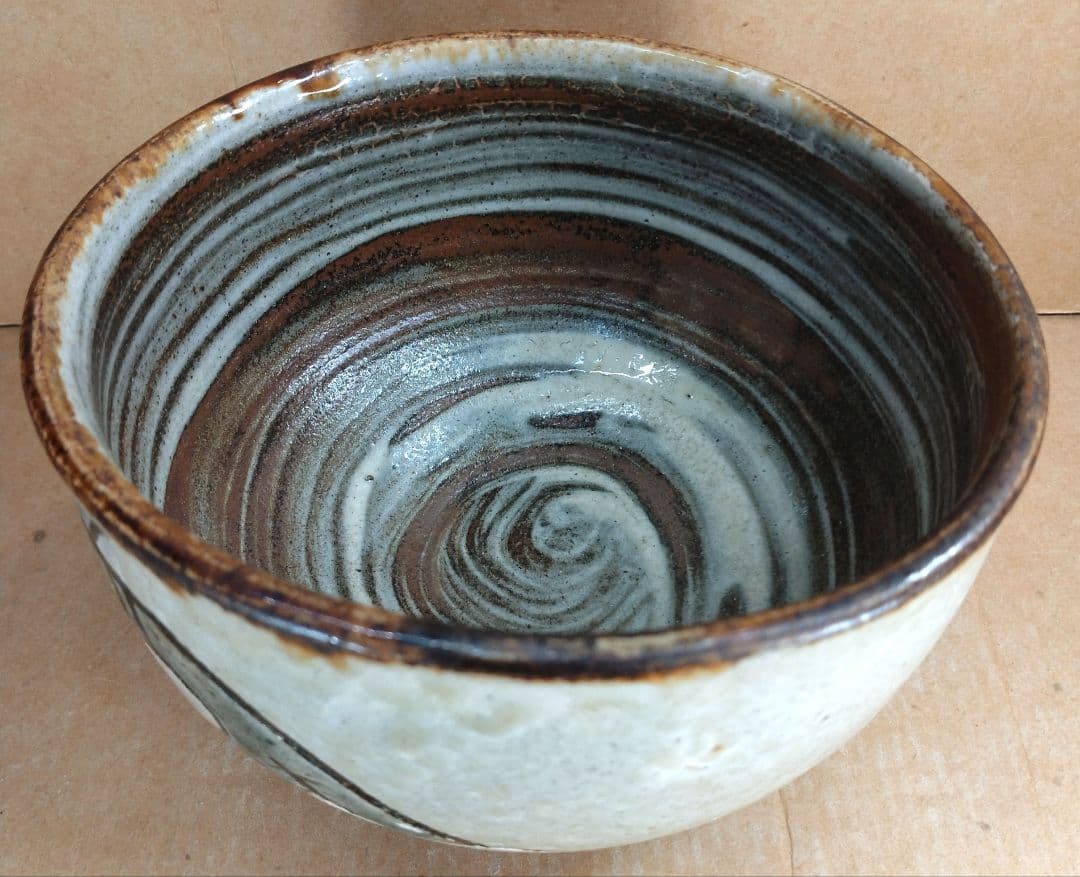 りー【本物保証】金城次郎 魚紋内ハケ目茶碗 共箱 栞 美品最上位秀作壷屋焼