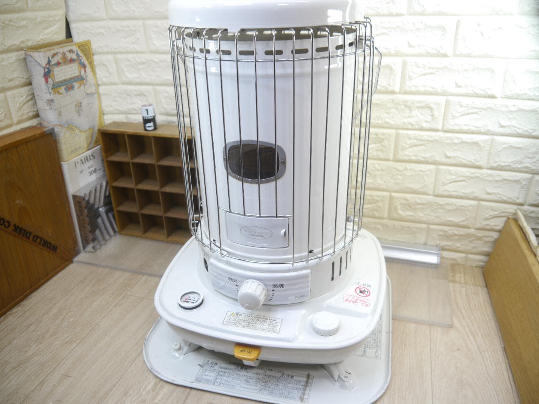 ◆送料無料◆2012年③◆コロナ　ホワイト 　石油ストーブ 　手動ダイヤル式