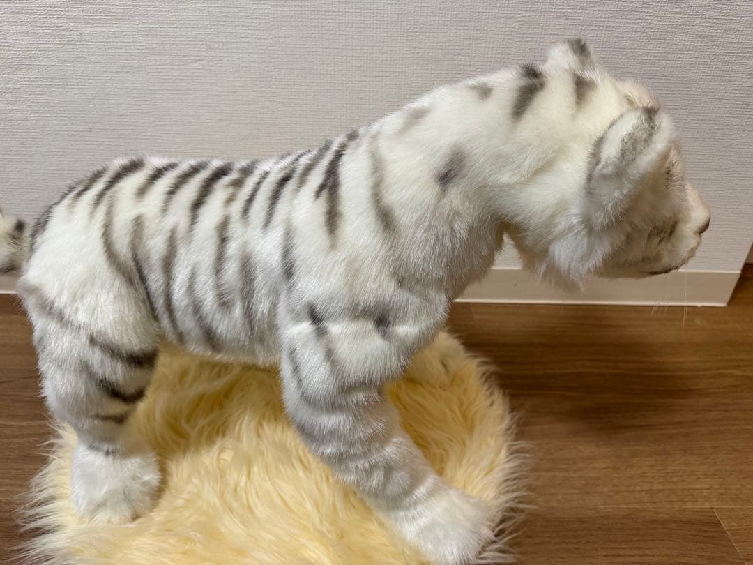 海外作家様作　アートドール　ホワイトタイガーの子供