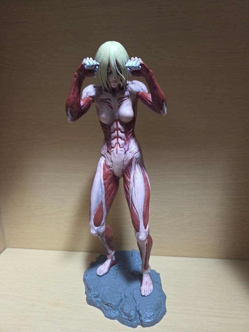 進撃の巨人　一番くじ　エレン(巨人)&女型の巨人フィギュア