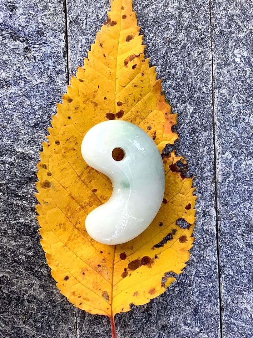 ⭕️最低12万円します糸魚川翡翠勾玉　お身近に天然石パワーを感じてください　鑑別付