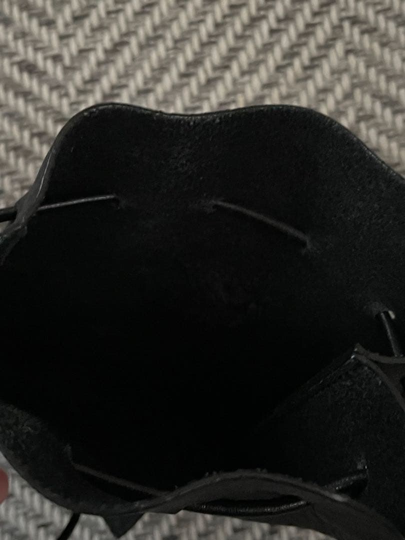 itti 黒レザーポーチ 巾着　ブラック