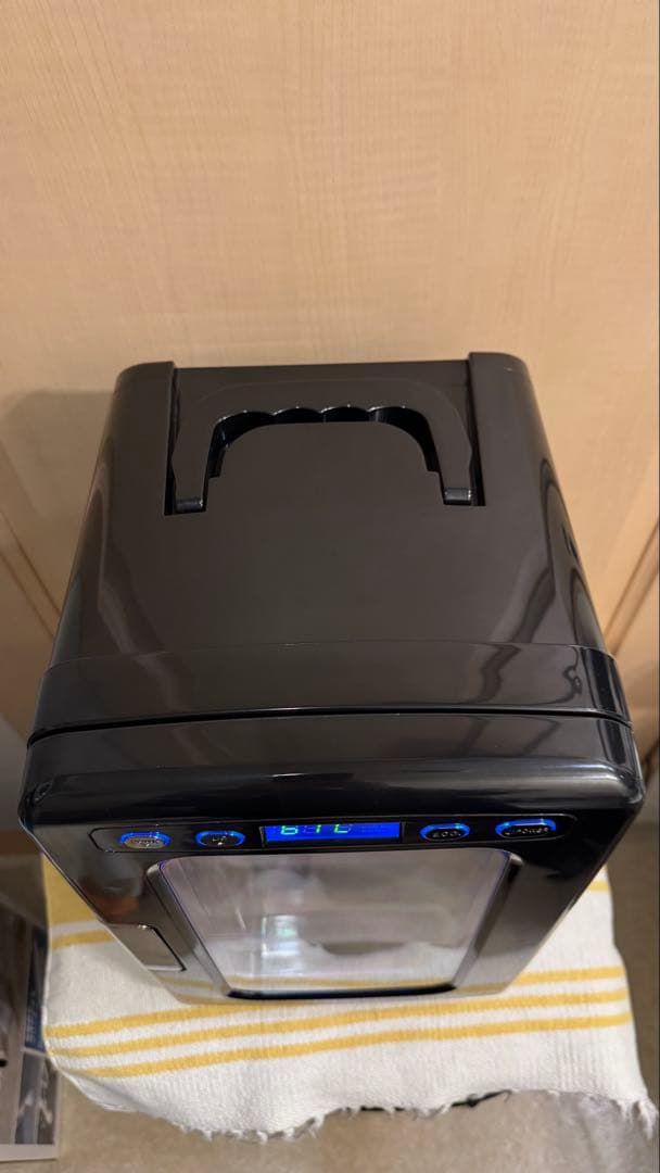 【ほぼ新品】家庭＆車載冷温庫10L氷点下-2～60℃保温保冷家庭＆車載用コード付