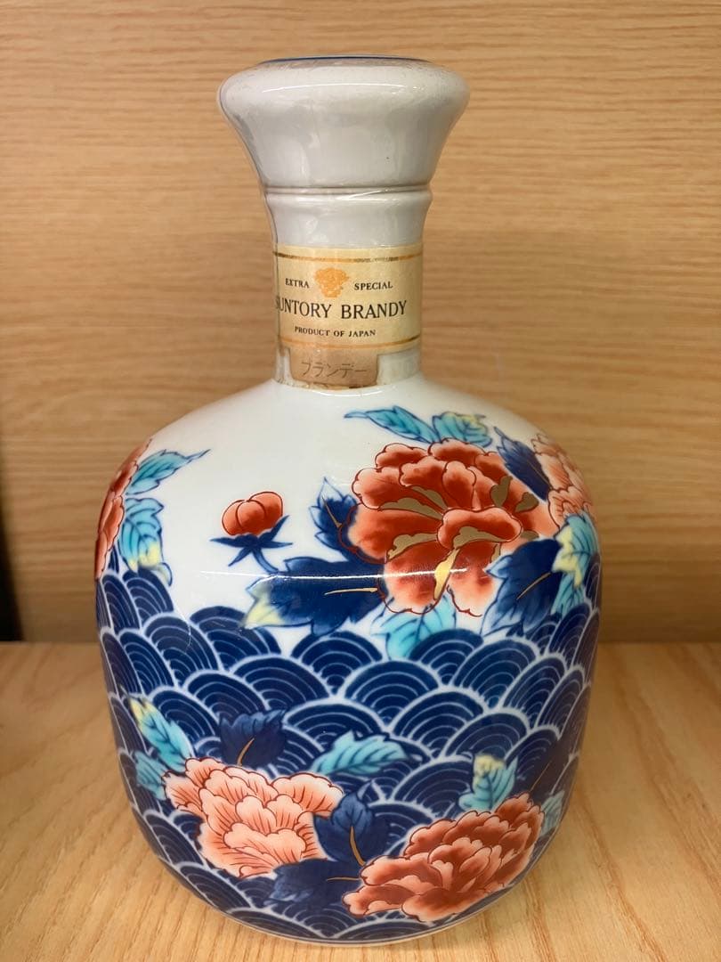 サントリー ブランデー 染錦青海波牡丹文 有田焼 700ml 40％　未開栓