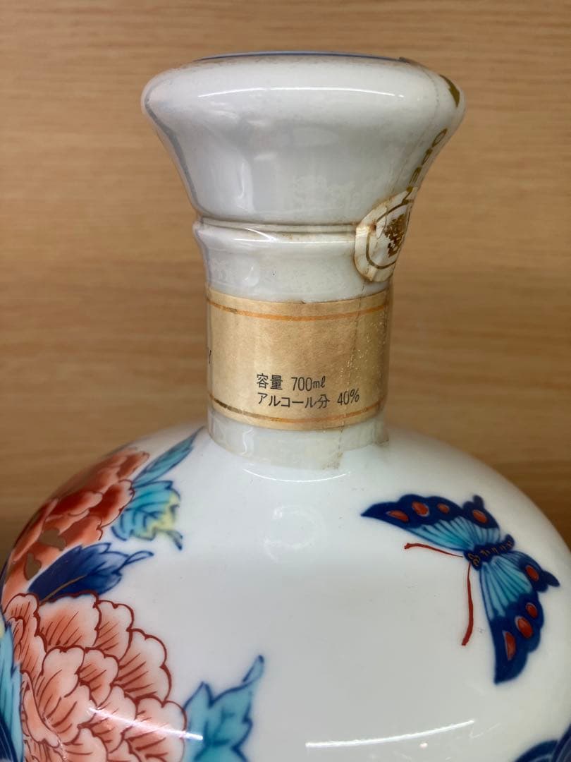 サントリー ブランデー 染錦青海波牡丹文 有田焼 700ml 40％　未開栓