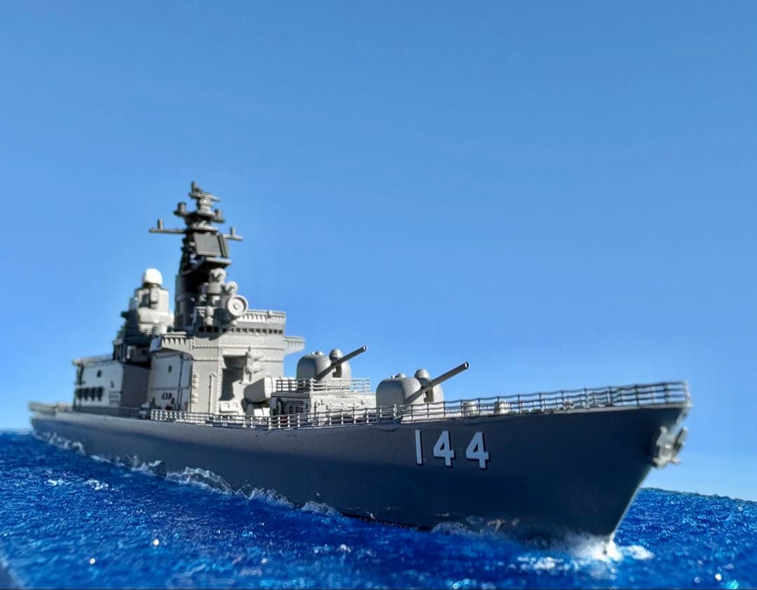 1/700 海上自衛隊　護衛艦くらま　全塗装　洋上ジオラマ