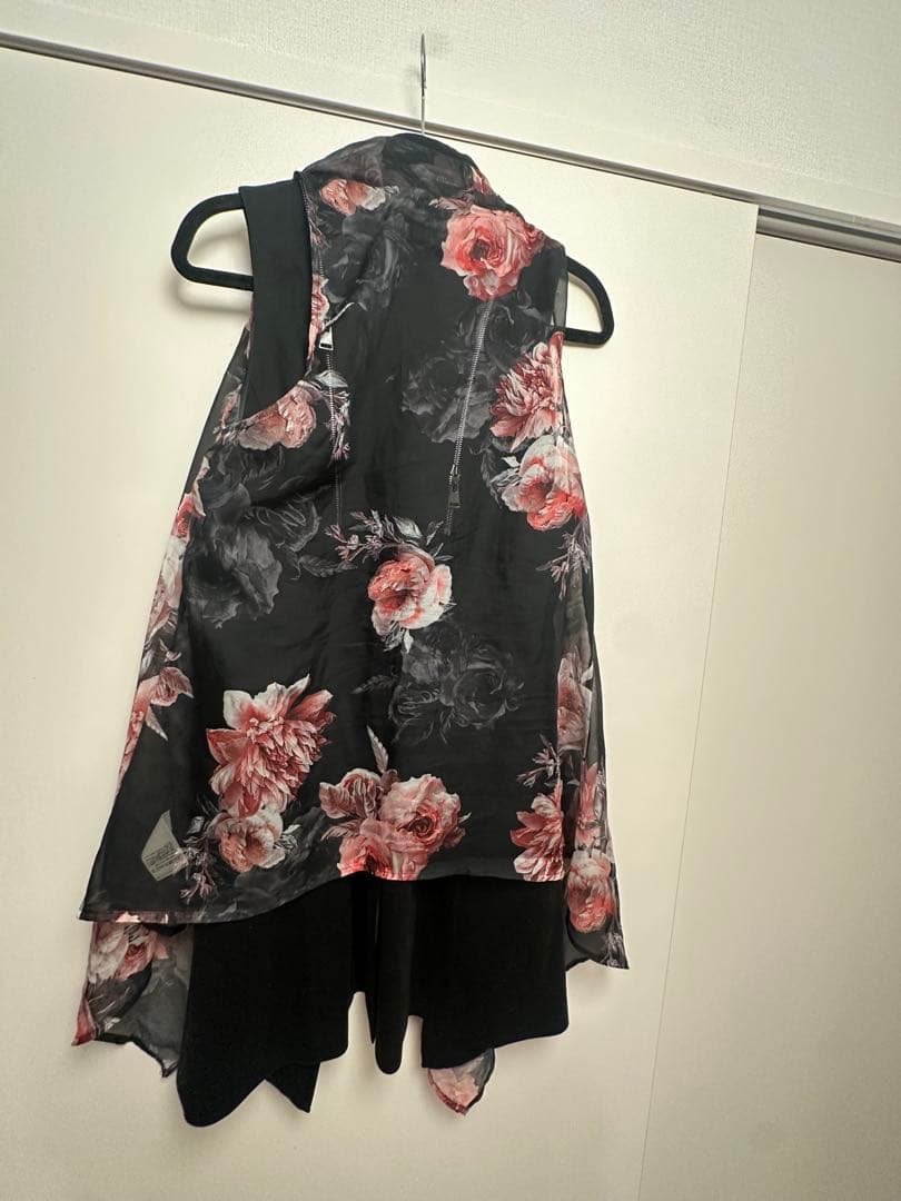 ブラックノースリーブベスト