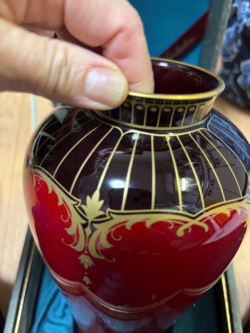 伊*宇様 Noritake 赤い花瓶　陶器　辰砂