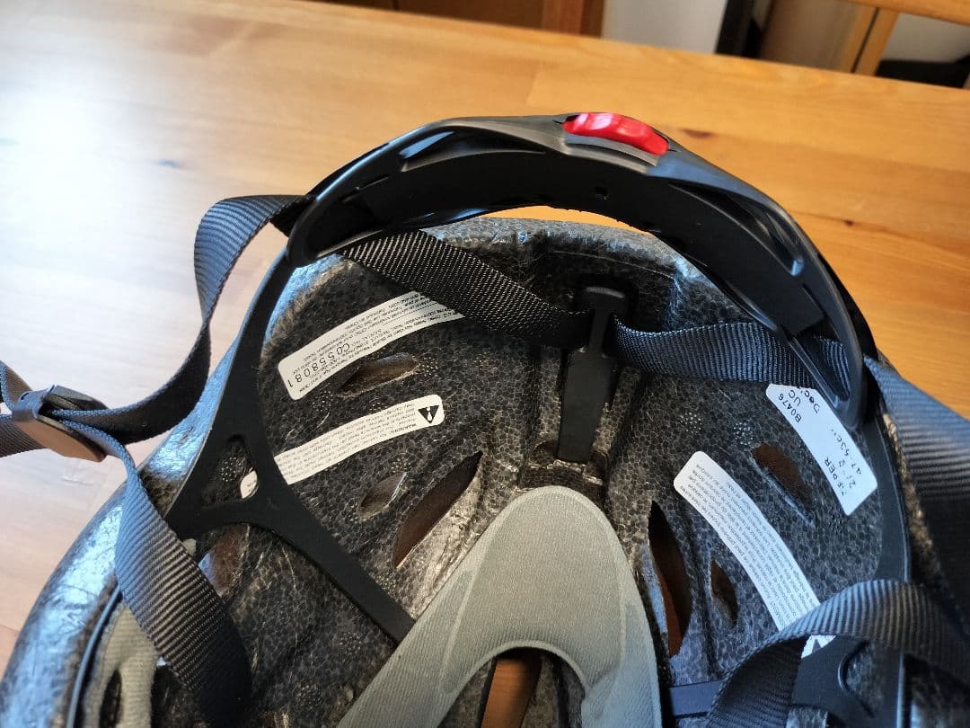 ストライダーSTRIDER スポーツ (オレンジ)とオレンジのヘルメット