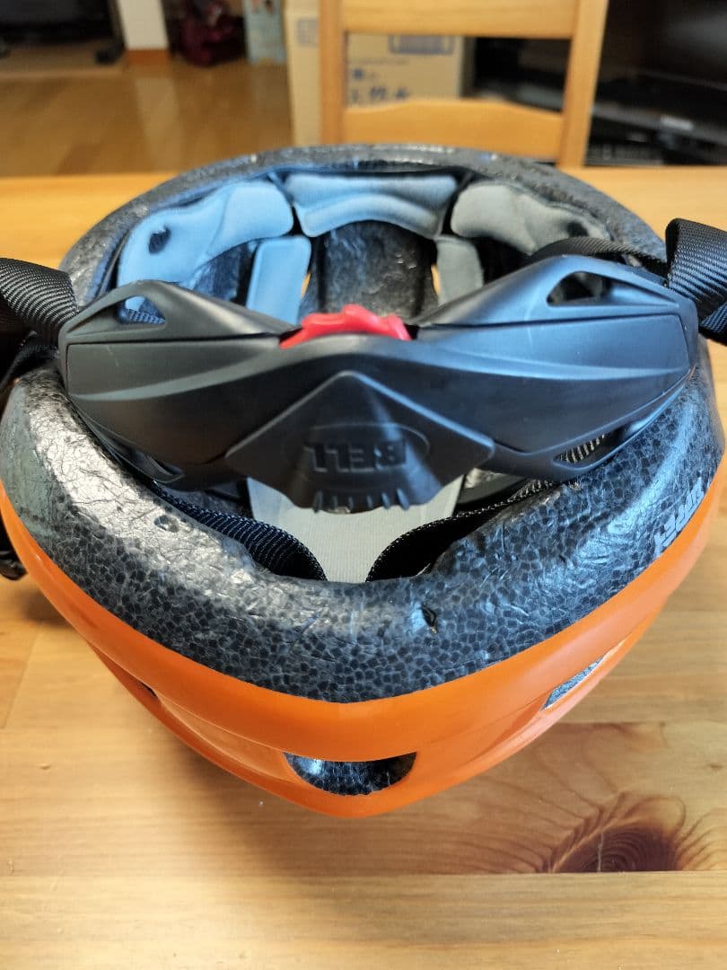 ストライダーSTRIDER スポーツ (オレンジ)とオレンジのヘルメット