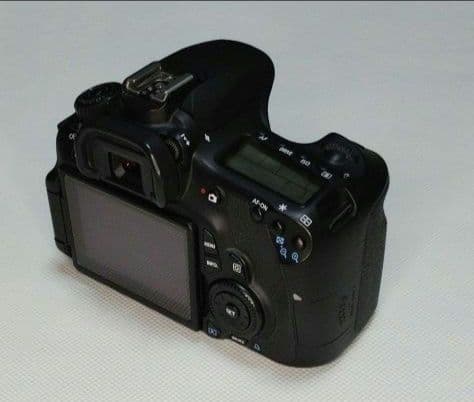 【匿名配送】Canon EOS60D ボディ★美品★ショット数僅少