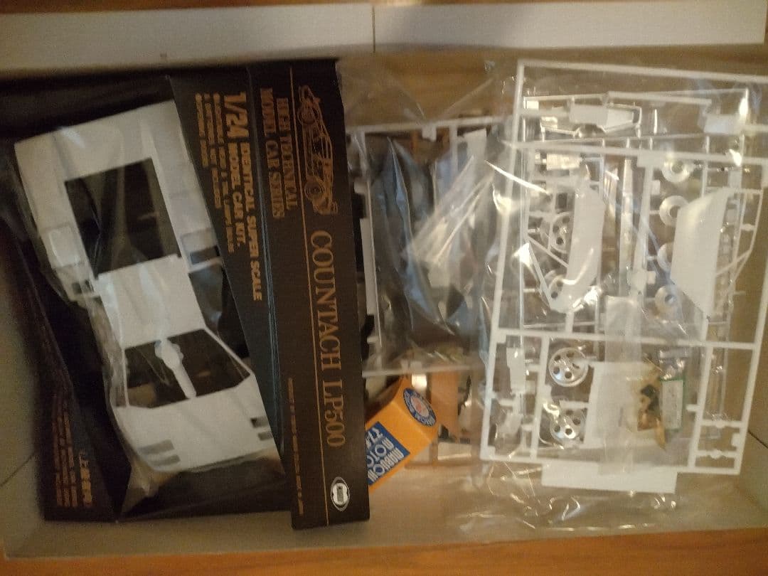 COUNTACH LP500 1/24モデルキット