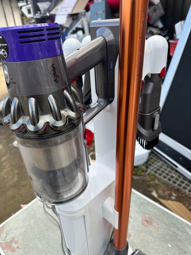 Dyson サイクロン掃除機！ダイソンＶ１０フルセット！スティッククリーナー