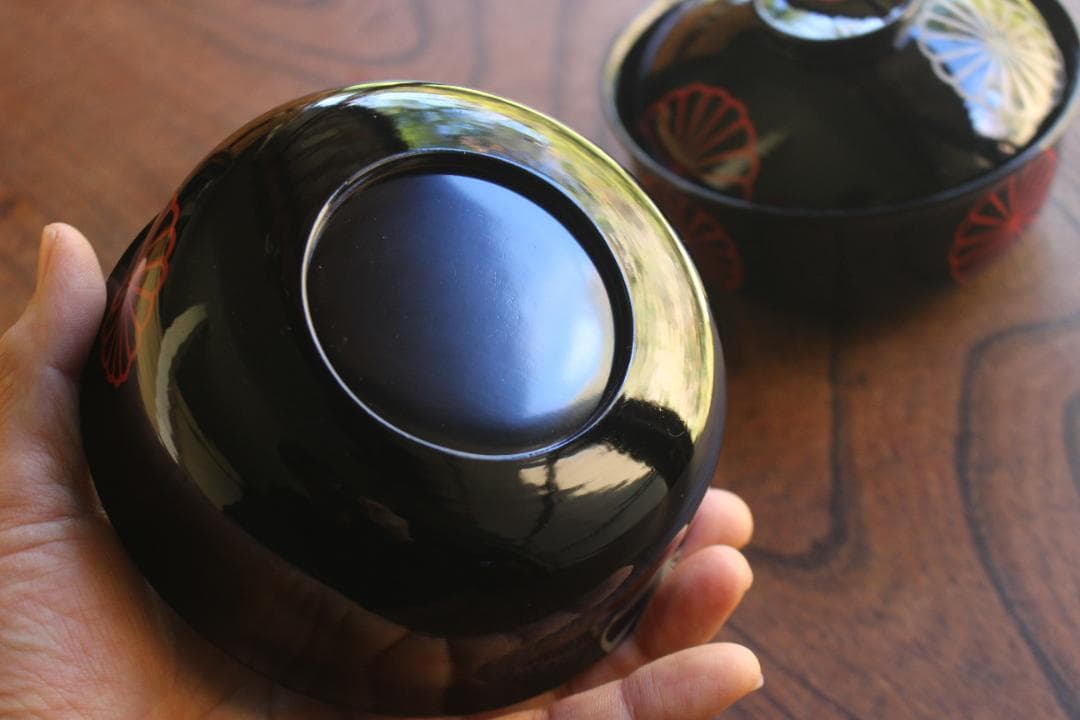 デッドストック！極上刷毛目黒漆に風情ある菊蒔絵の映える煮物椀2点（検京塗雑煮椀