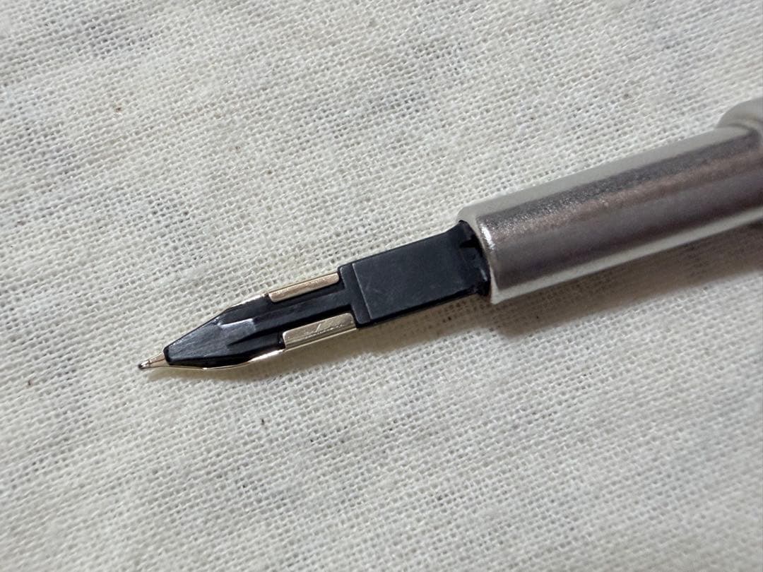 パイロット キャップレス万年筆 ゴールドトリム ブラック F字