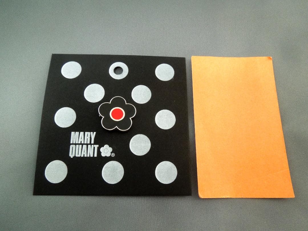 美術館グッズ【7824】　〈展覧会シリーズ〉マリー・クワント展②　ピンバッジ４色