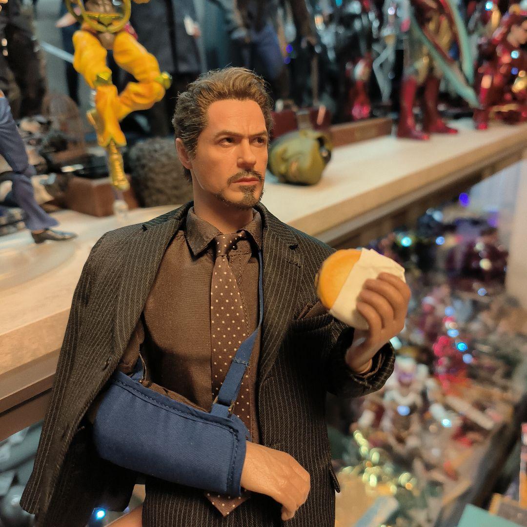 トニー・スターク フィギュア ハンバーガー付き