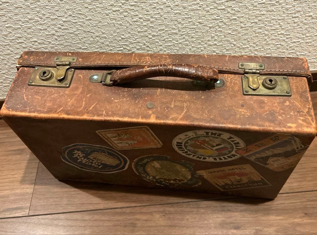 【ヴィンテージ】　レザー　トランク　ステッカー付き