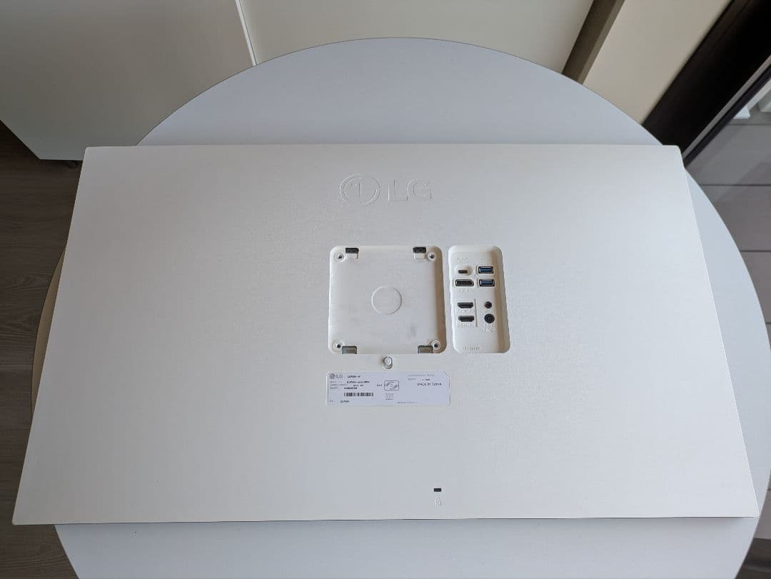 【発送頼める便で安心！】 LG ディスプレイ 本体のみ　型番32UP550N