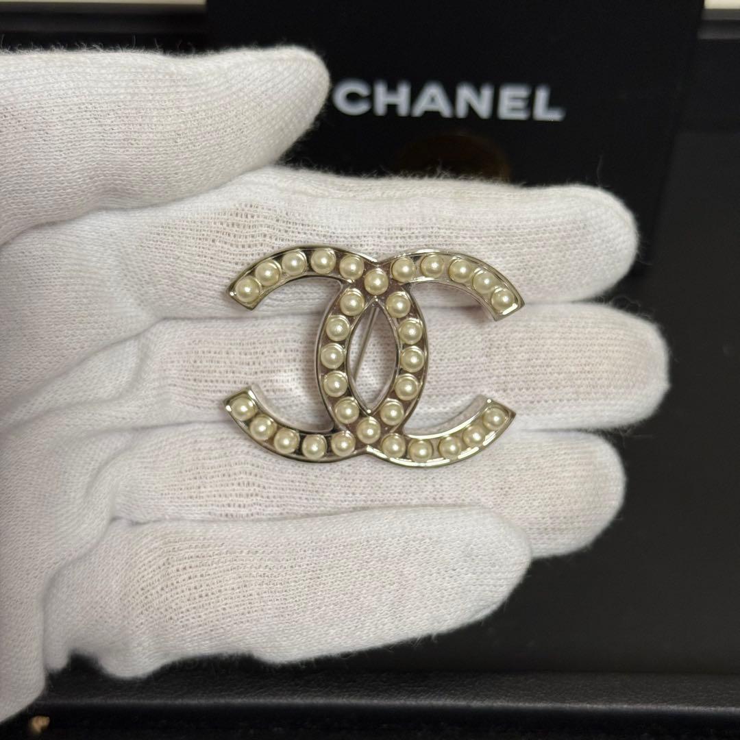 美品 シャネルブローチ CHANEL ピンブローチパールモチーフ ココマーク